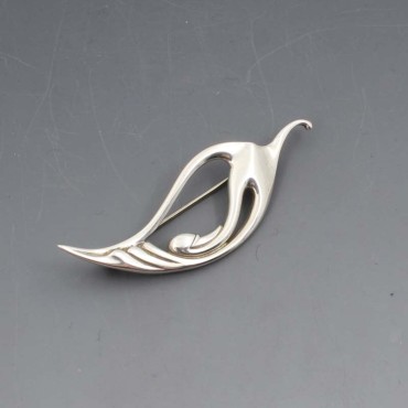 Ola Gorie Silver Swan Brooch