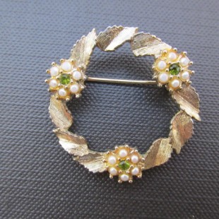 Sara Coventry Circle Flower and Leaf Brooch