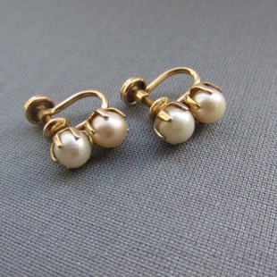 Earrings with Two Pearls and Gold Finish